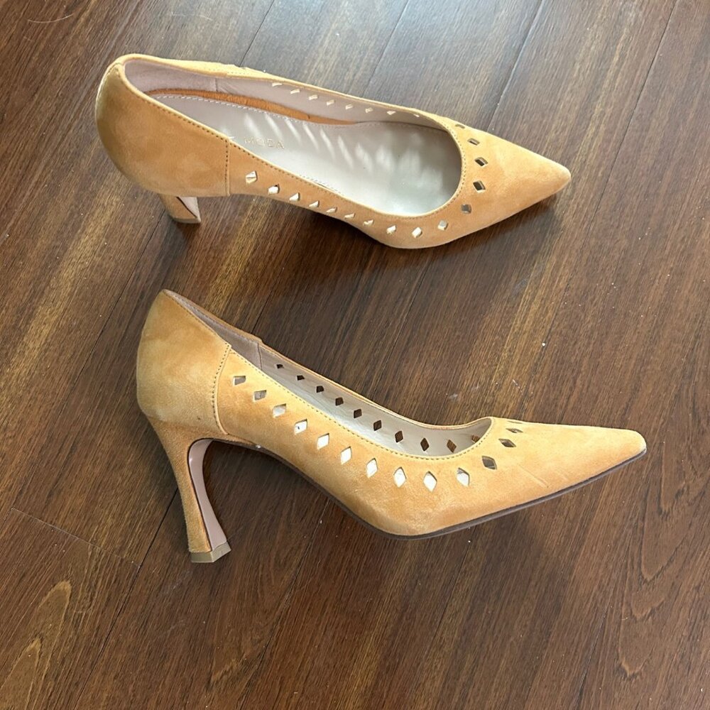 Pelle Moda laser cut Iria pointed toe pump